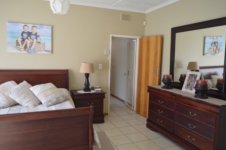 6 Bedroom Property for Sale in Flamwood North West